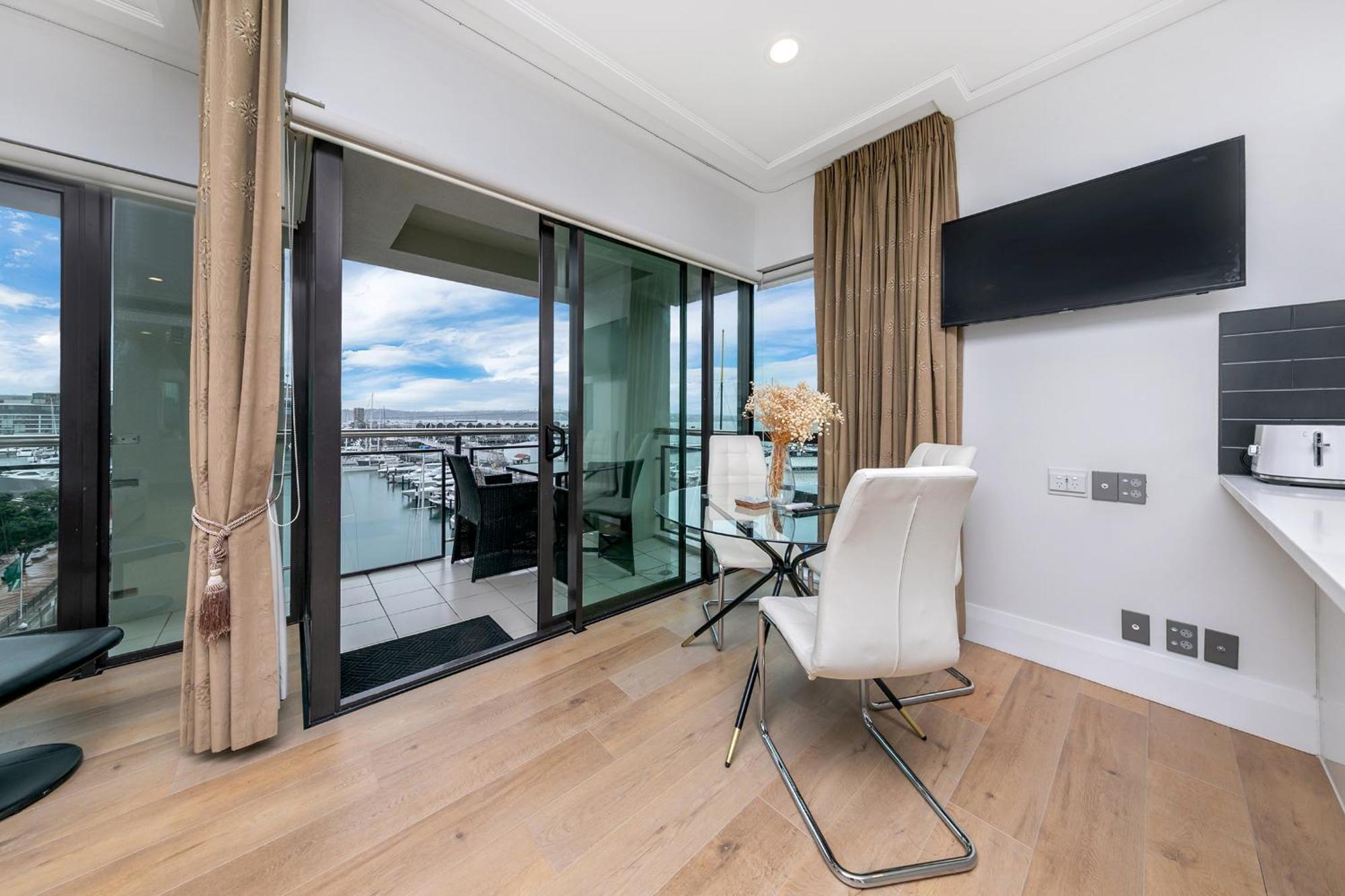 Exquisite Sun Soaked Corner Apartment Auckland Ngoại thất bức ảnh